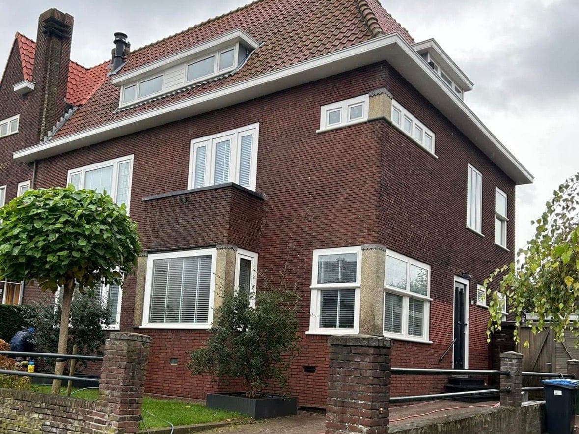 Gereinigde en gehydrofobeerde gevel in Vlaardingen
